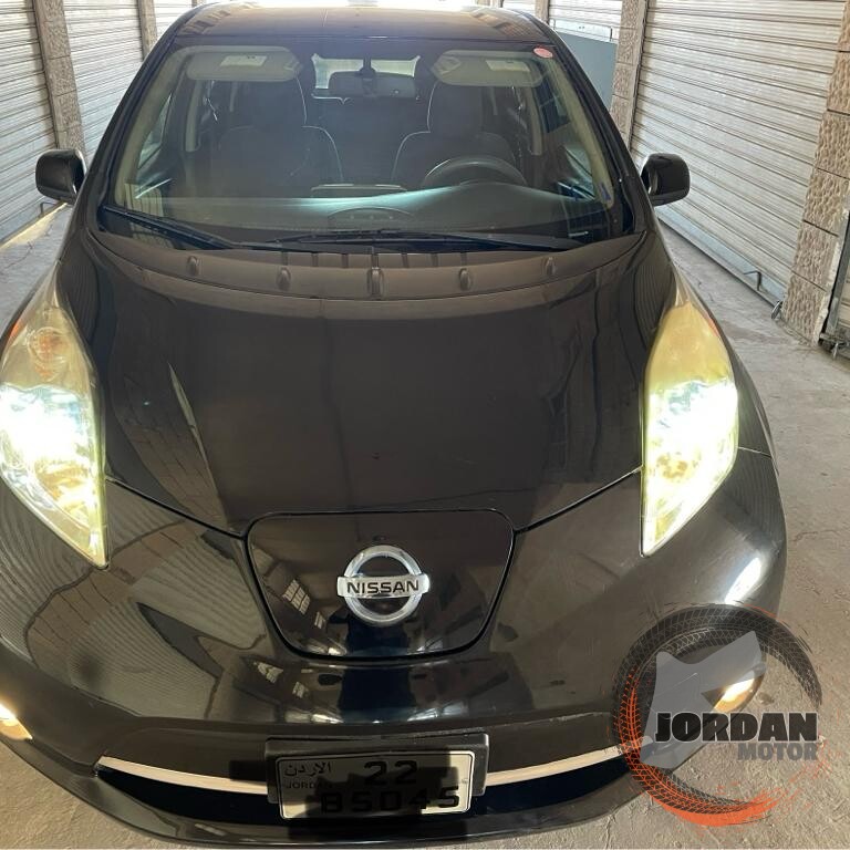 نيسان ليف 2015 مدخلين للبيع 10بار مع الشاحن الاصلي