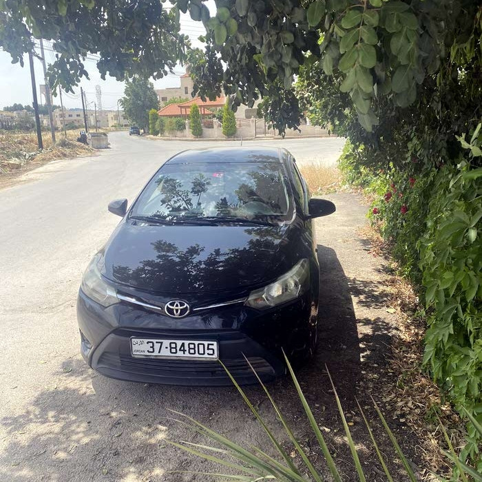سيارة للبيع تويوتا يارس بنزين بحالة الوكالة بدون حوادث الحمدالله اوتوماتيك 2014