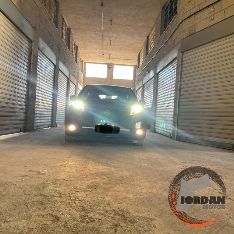 نيسان ليف 2015 مدخلين للبيع 10بار مع الشاحن الاصلي