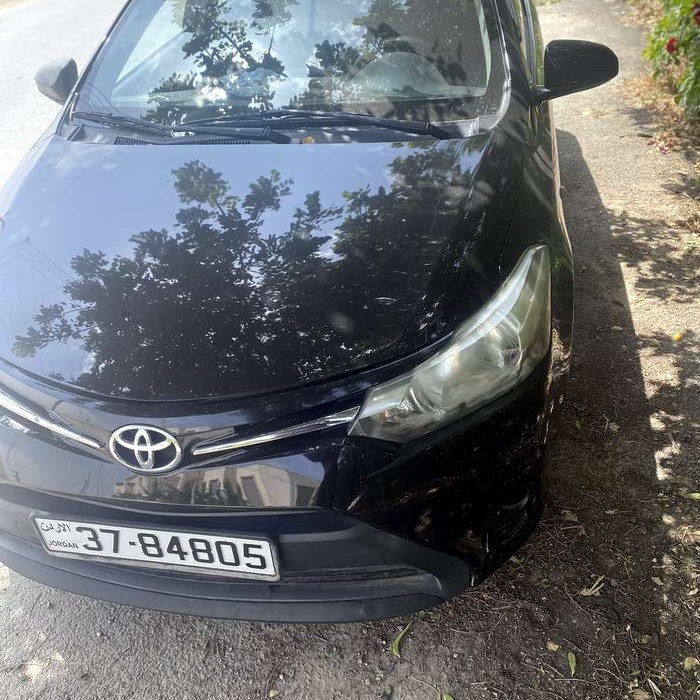 سيارة للبيع تويوتا يارس بنزين بحالة الوكالة بدون حوادث الحمدالله اوتوماتيك 2014