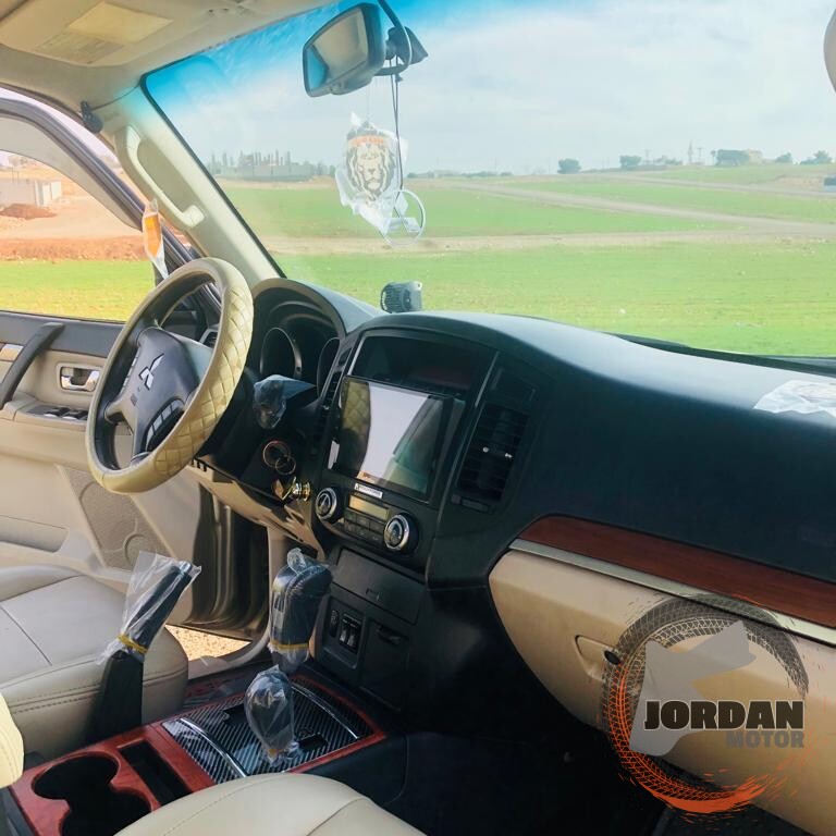 متسوبيشي باجيرو للبيع او للبدل