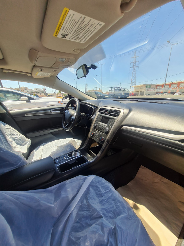 فورد فيوجن سبورت مع فتحة