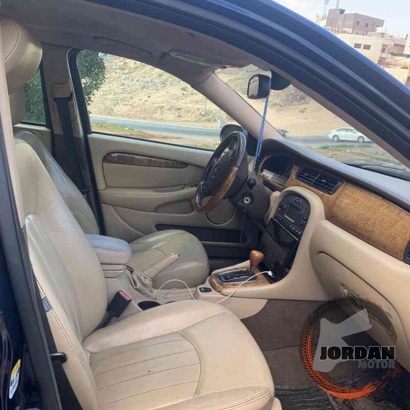 سيارة جاكوار للبيع